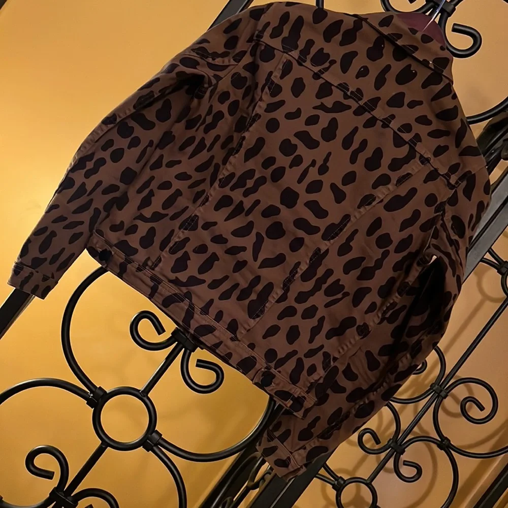 L’AGENCE CELINE CHEETAH PRINT DENIM JACKET - Picture 4 of 13